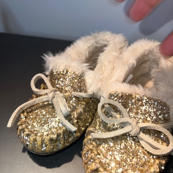 Crew cuts slippers toddler 6” inches preloved - Picture 2 of 6